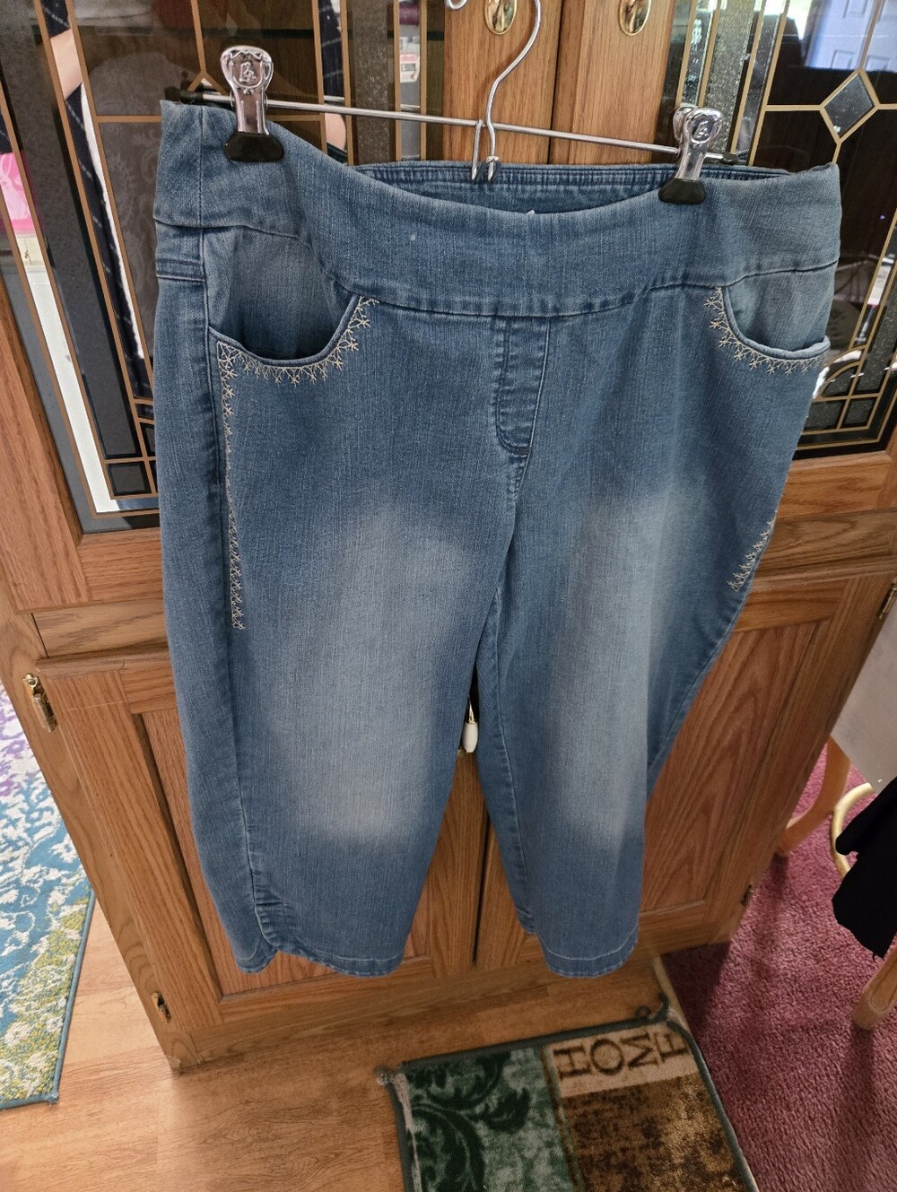 Classic Blue Women’s Pull-On Jeans with Embroidered Pockets - Picture 3 of 3